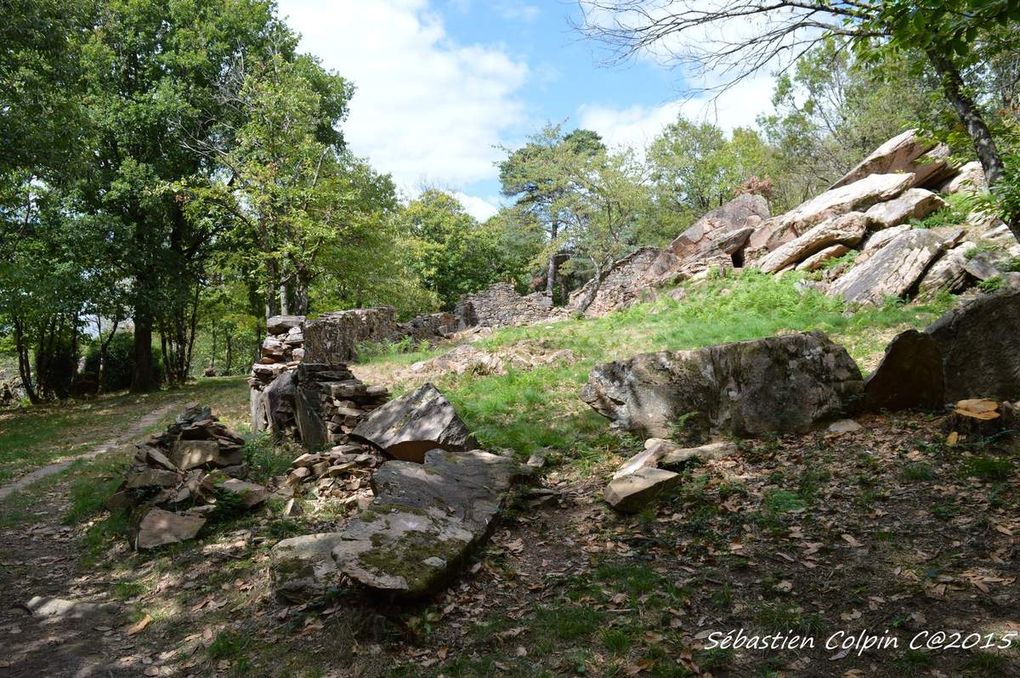 Aubazine(19), le sentier du dolmen au cromlech
