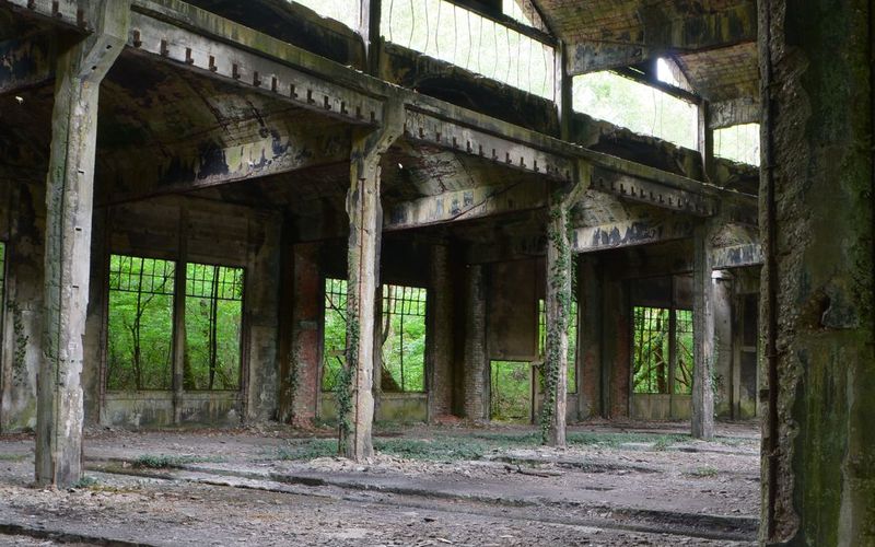 Hangar abandonné