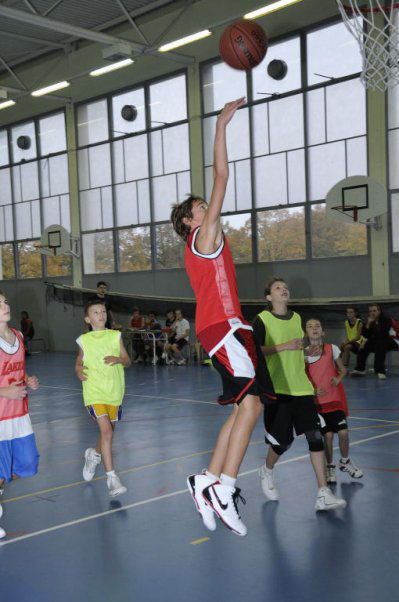 Grand Tournoi final à St-Exupéry entre tous les participants du Stage de Toussaint, et parès une belle semaine de travail intensif et quotidien !
cela méritait bien quelques récompenses.