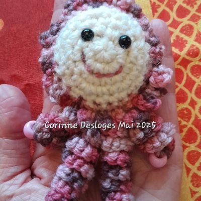 CROCHET : encore des poupées fleur