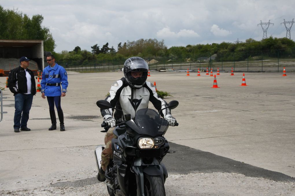 stage moto gendarmerie avec l'EDSR de la Marne.