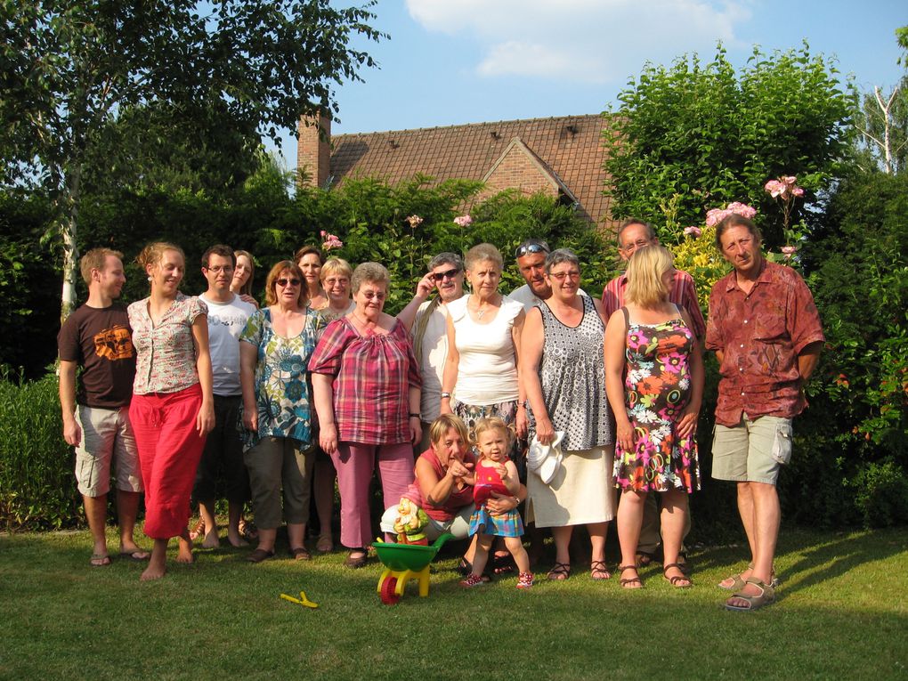 Nos amis nous ont lancé un defis pour notre mariage : prendre chaque semaine une photo avec notre nain de jardin, nommé Fuertes, et avec le figaro du jour pour prouver la date. Cette phto devant obligatoirement se faire devant un monument. Suivez l