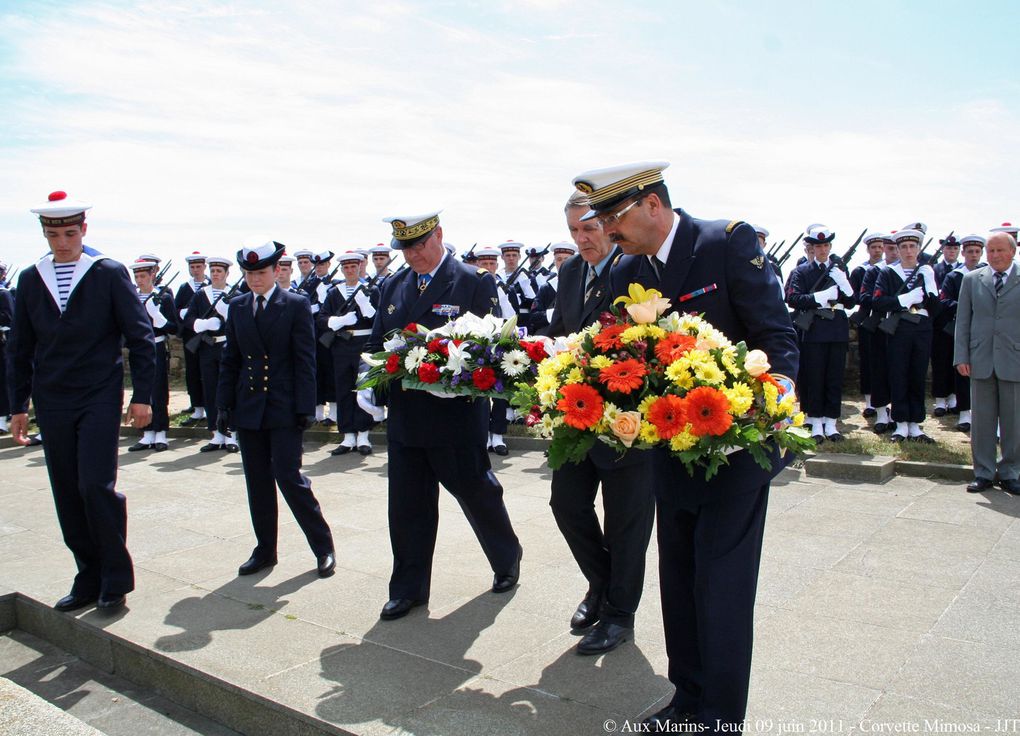 Le jeudi 09 juin 2011 - Mémorial national des marins morts pour la France, cérémonie à la mémoire des 64 marins de la corvette Mimosa disparus le 9 juin 1942 au large de La Rochelle suite au torpillage du bâtiment par le sous-marin U 124.