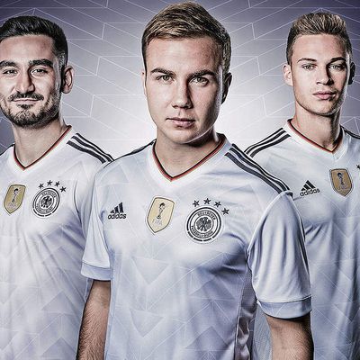 OFFICIEL : ALLEMAGNE NOUVEAU MAILLOT DOMICILE 2017/2018