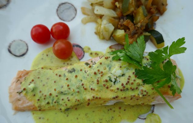 Pavé de saumon, sauce au curry et à la moutarde