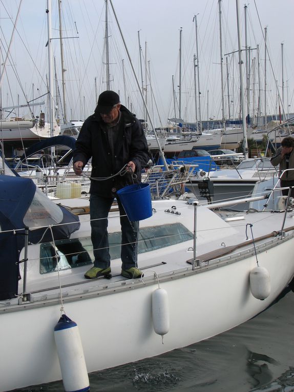 la mise à l'eau le mâtage, les copains fidéle au poste, et le reporter photographe,...!!