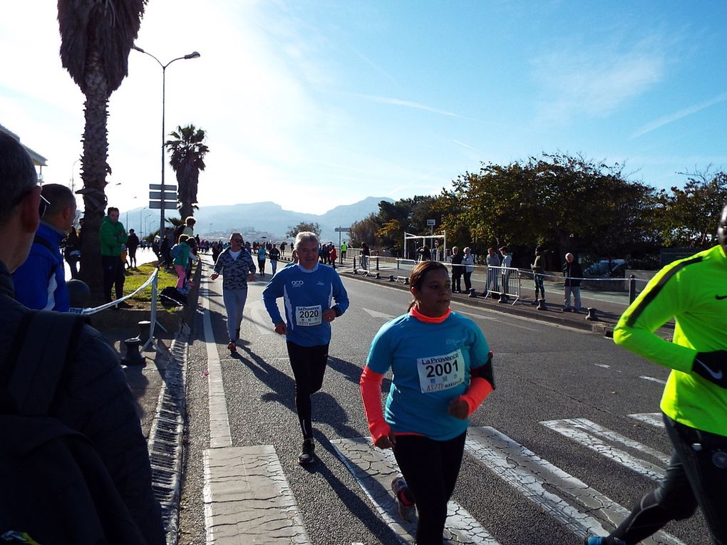 Les différents passages des coureurs du 10km de la Provence à David