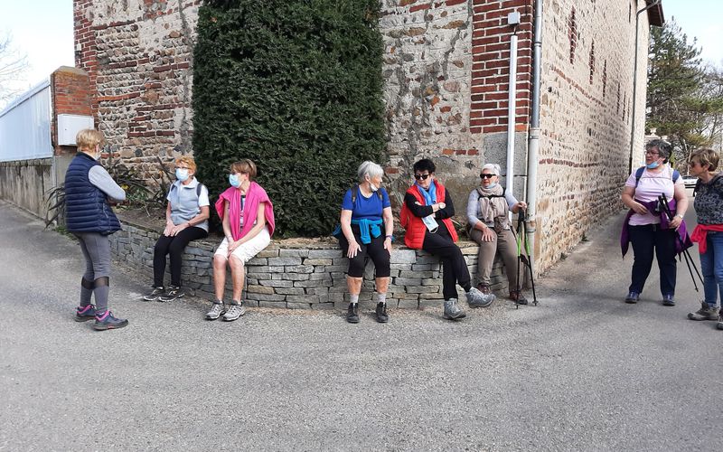 Un grand merci à Jo qui a remplacé au pied levé Josiane pour conduire la marche du groupe 2 au départ de Bonson