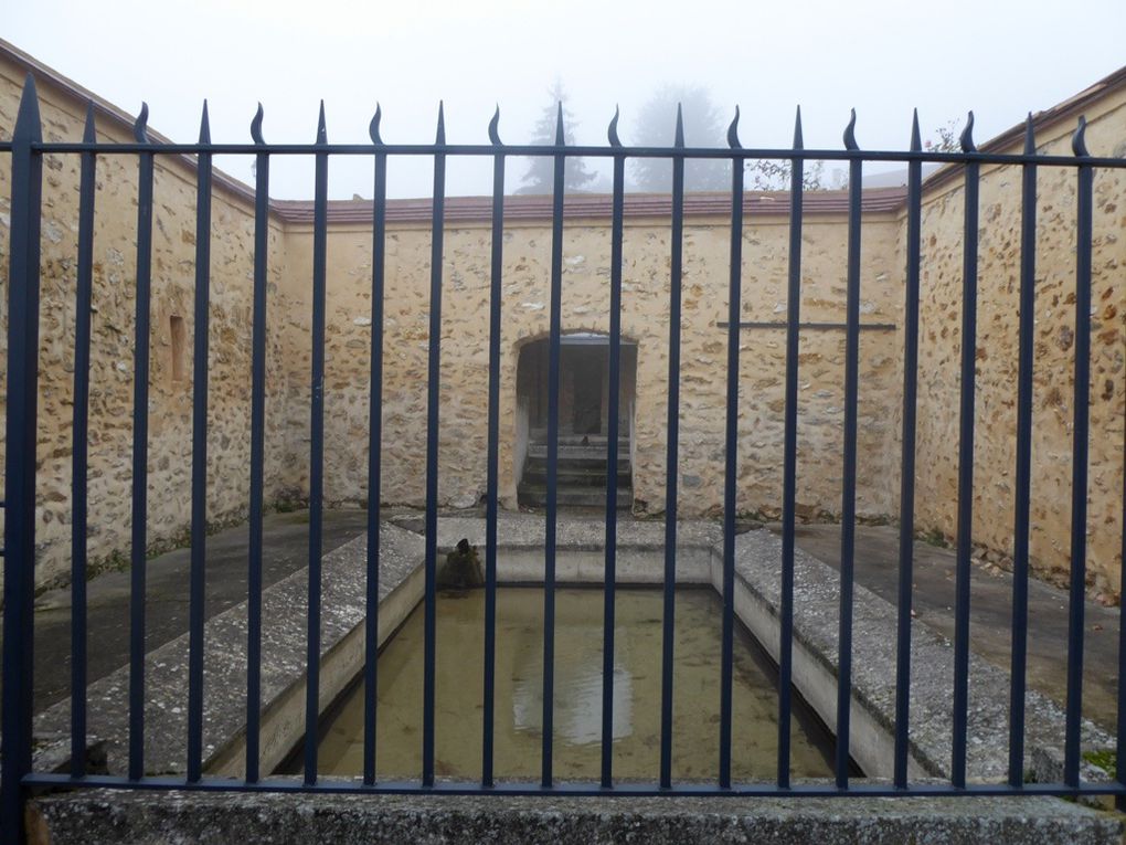 Vaux - Le lavoir Hervieux restauré en 2002