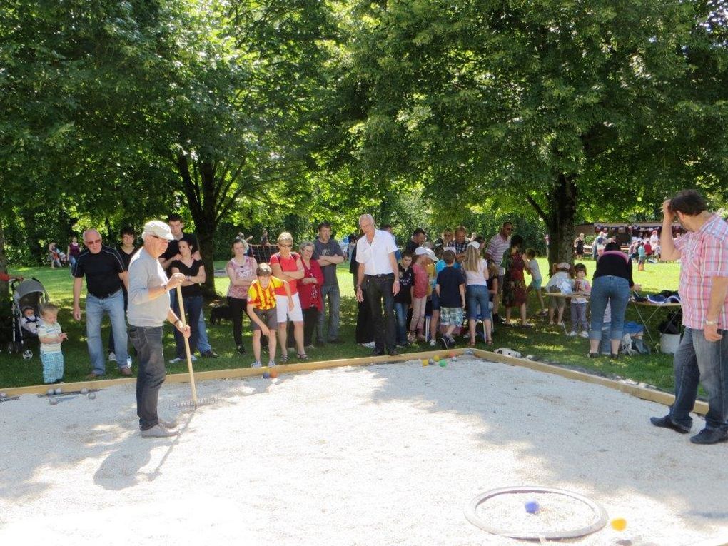 Ici, c'est l'association de pétanque de Longeville qui assure l'animation