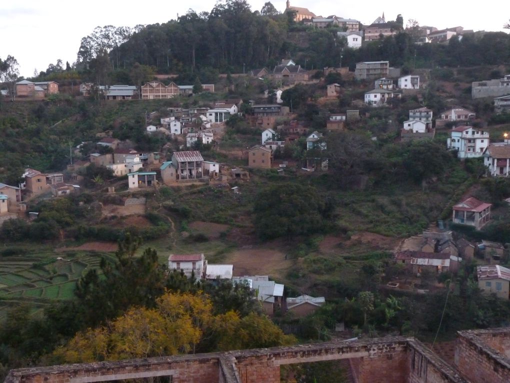 Première étape lors de notre périple le long de la fameuse RN7: Tana et la région des Hauts Plateaux