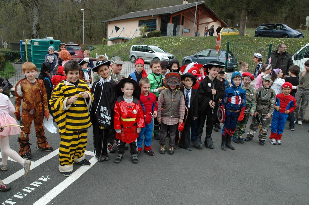 Préparation au carnaval à Rognaix le 12 avril 2013