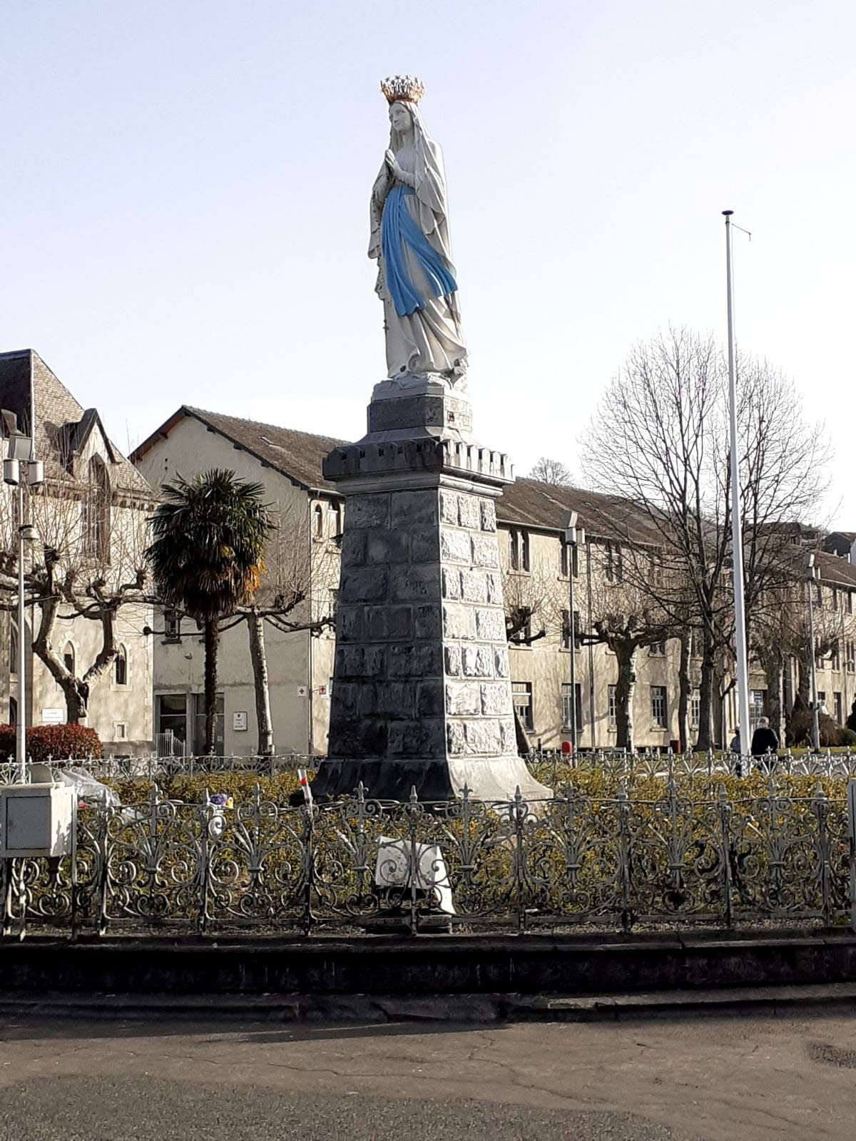 Pielgrzymka do Lourdes w czasie pandemi. Pèlerinage à Lourdes et la pandémie.