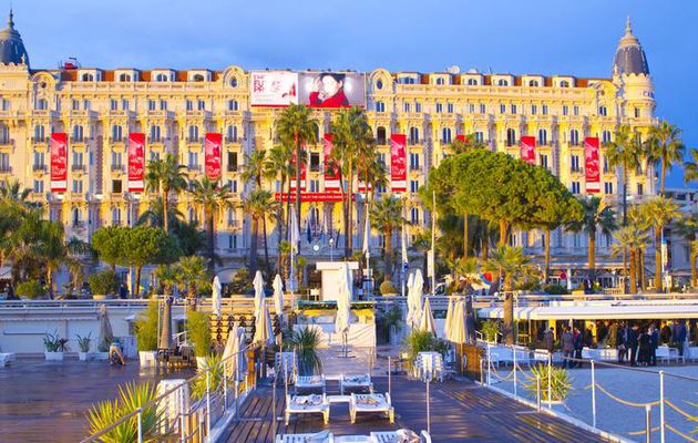 Le Carlton de Cannes transformé en panneau publicitaire : Une association porte plainte