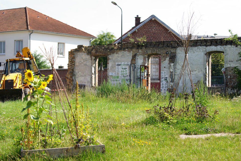 Destruction du mur du Colonel