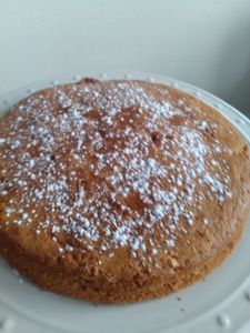 Gâteau au yaourt ultra moelleux à l’eau de rose et fourré à la confiture de rose