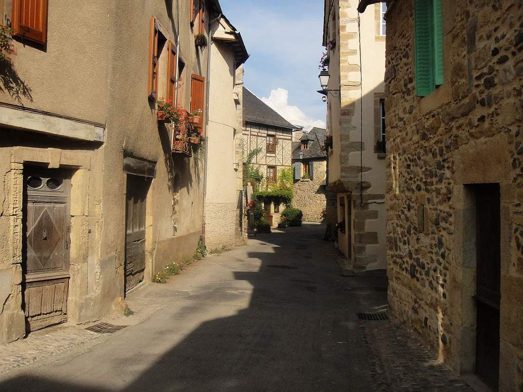 STE EULALIE D'OLT "un des plus beaux villages de France" à l'harmonieuse sobriété