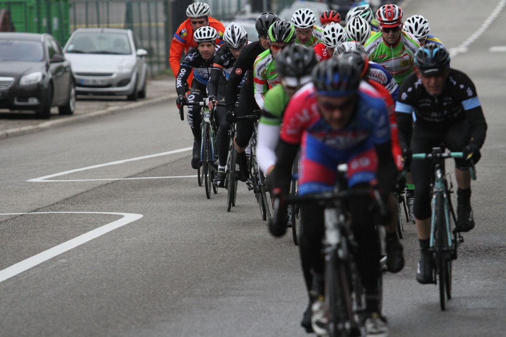 Les conditions météorologiques ont contrarié les efforts de la vingtaine de bénévoles du Vélo Club Max-Barel