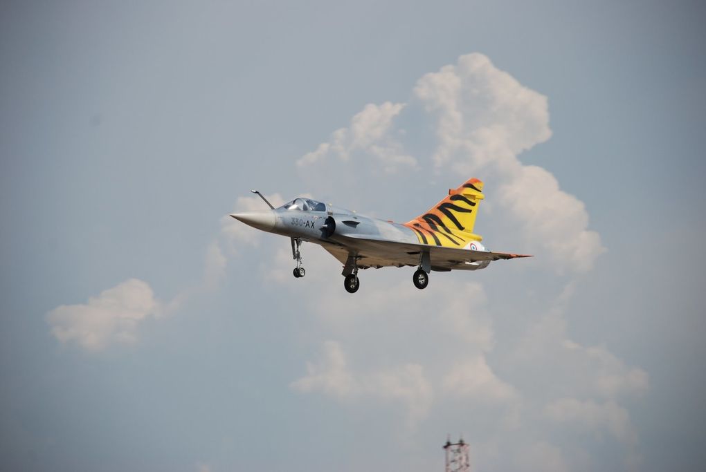 MIRAGE 2000 AVIATION DESIGN
ENVERGURE 2M
LONGUEUR 3M
REACTEUR JET CAT P200
ECHELLE 1/5
POIDS 24 KG
