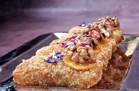 Rectangles croustillants au poulet, aux noix et au brie