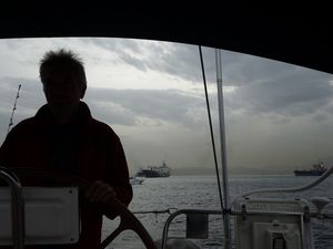 La ,sortie de Méditerranée par Gibraltar, avec le cortège de cargos à éviter 