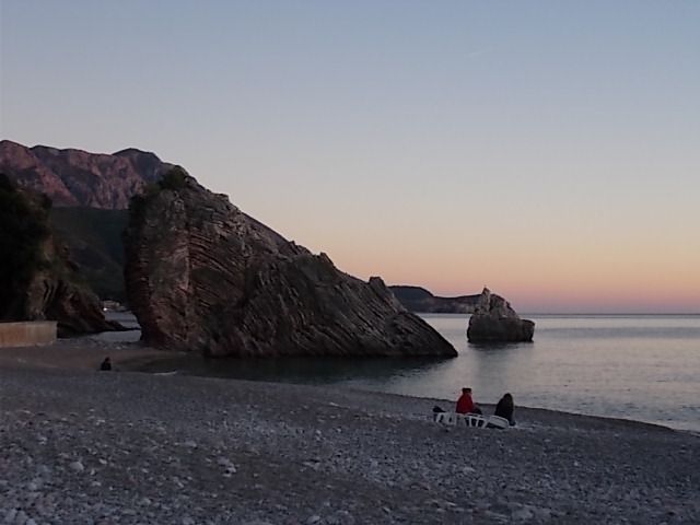 premières photos de Montenegro,  Budva et alentours ....vins cépage : vranac en rouge,, krstrac en blanc..!!!cépages locaux.....les autres ..cabernet, merlot, riesling, chardonnay......bon anniv Kaisa and Doina......