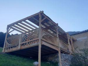 Une grande terrasse pour la Tour de Borne