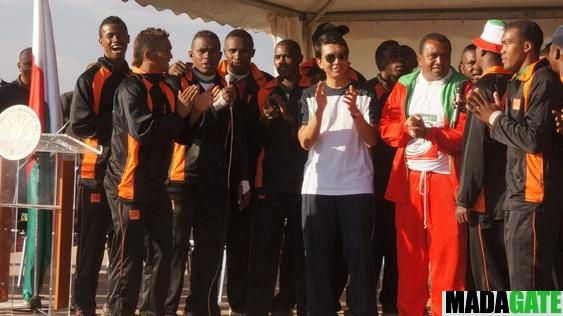 le Président Andry Rajoelina, a procédé à la pose de la première pierre du futur Temple de Rugby. Photos: Harilala Randrianarison