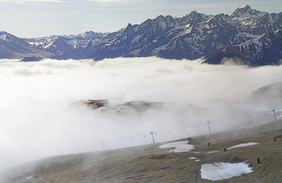 Pyrénées : mer de nuages sur Luchon-Superbagnères