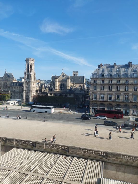 Le stade de France, suivit d'un match en plein air, l'opéra Garnier restaurants, le Louvre, le musée Grévin, la cité des sciences, le jardin des Tuileries etc., le tout en métro Paris n'aura plus ou peu de secrets pour nos ados😉