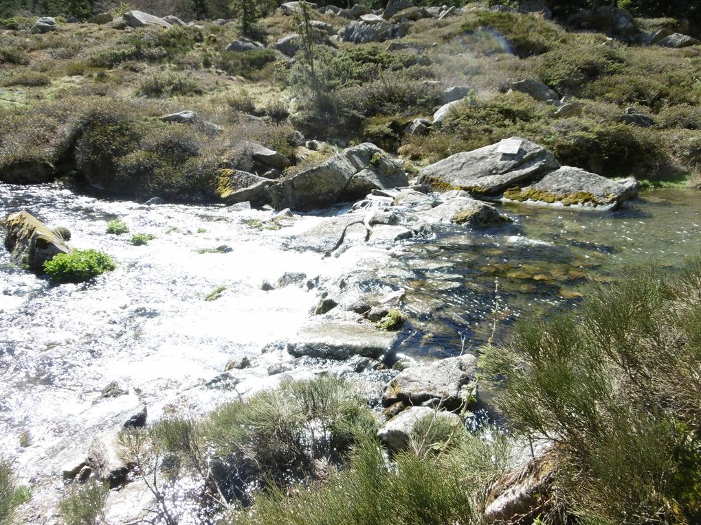 vers l'Etang de Comte - le gué encore infranchissable - les Thermes d'Ax - la confluence de l'Oriège et de l'Ariège