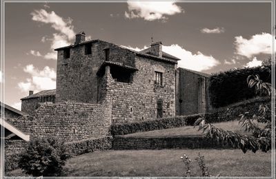 Vieilles Pierres en Noir et Blanc