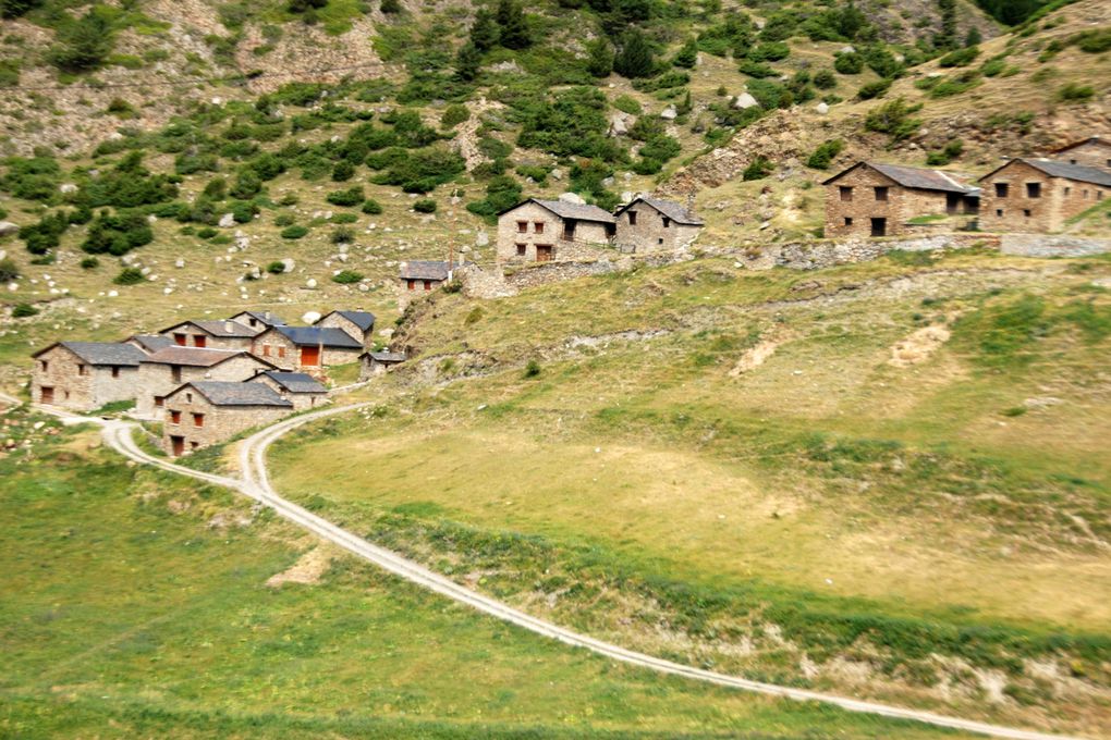 Etapes au Col Envalira 2408m ; Canillo ;  Ville Encamp ; Col Cortals 2083m ; Station Grau Roig ; Pas de la Case (escale )