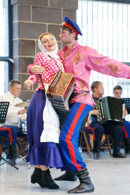 Dans le cadre du festival 2009 des Cultures du Monde hors les murs de Gannat, la ville d'Aigueperse avait le grand plaisir et l'honneur d'accueillir les Cosaques d'Azov dont voici quelques clichés.