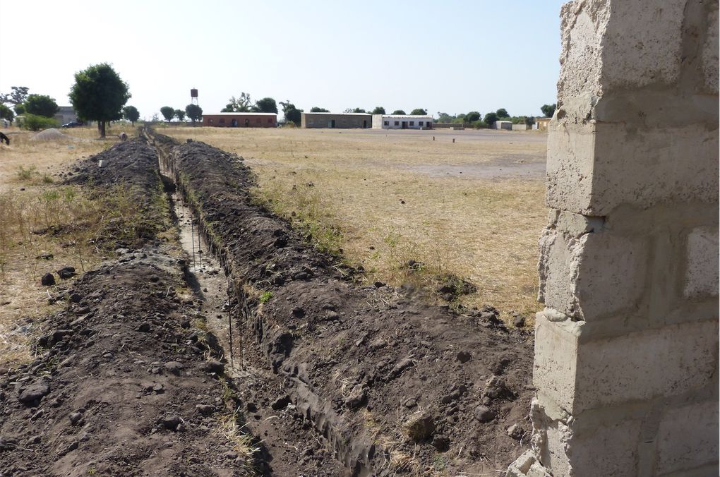 Avancée des travaux de la clôture du collège à Mbodiène