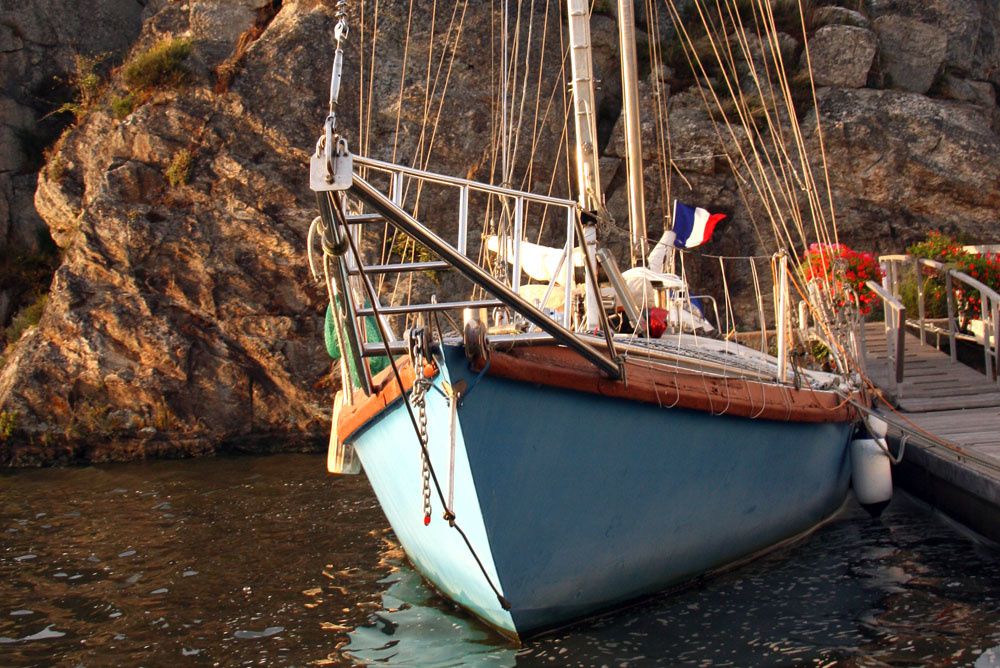 En me promenant sur le Port de la Roche-Bernard, dans le Morbihan, sur les bords de la Vilaine, j'ai eu un coup de coeur pour un dériveur intégral "INOX" et son skipper Marcel Bardiaux Photos Thierry Weber Photographe La Baule Guérande