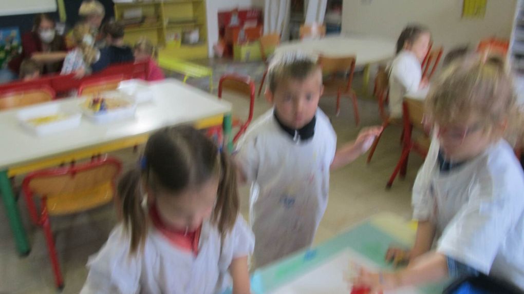 Empreintes, lignes, jeux et toucher au programme pour les TPS PS MS 