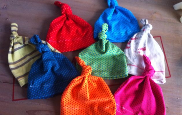 Petits bonnets de naissance... La collec...