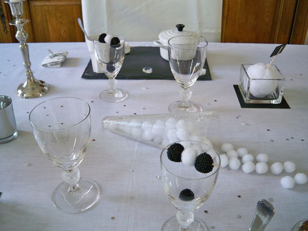 Les assiettes de présentation sont en ardoise. Elles font tout le charme de cette table et de ce diner romantique.