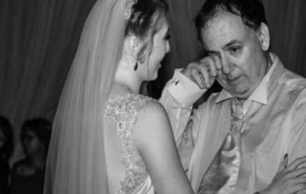 Une belle photo montre un père autiste en pleurs de joie lors du mariage de sa fille
