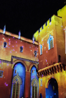 Avignon VIBRATIONS 2018 cour du palais des papes 