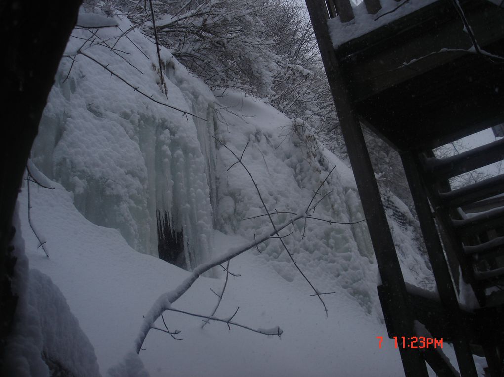 photos aléatoires de ma ville, avec des petites ou grosses bordées d'neige qui pour cette année à durer longtemps, la dernière grosse bordée du printemps ayant eu lieu à la toute fin du mois d'avril !!!