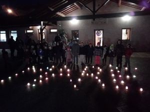 Rassemblement à l'école pour la fête des lumières