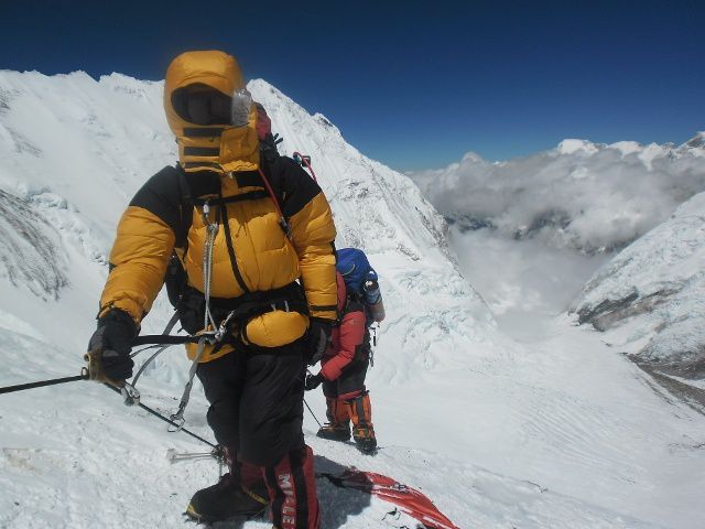 La pente du Lhotse - la vie ne tient qu'a une corde !