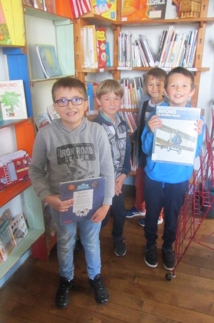 Retour à la bibliothèque pour les élèves de CE2