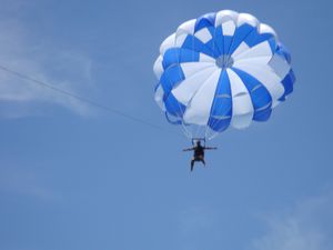 Parachute ascentionnel je m'envole et je plane et je prends mon pied.