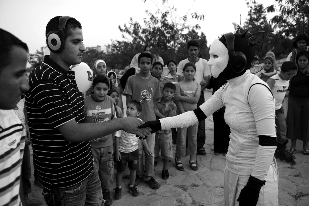 Solo dansé dans l'espace public, pour un spectateur
(Création 2009)