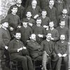 Cadres et ingénieurs en photo à l'usine des Forges...