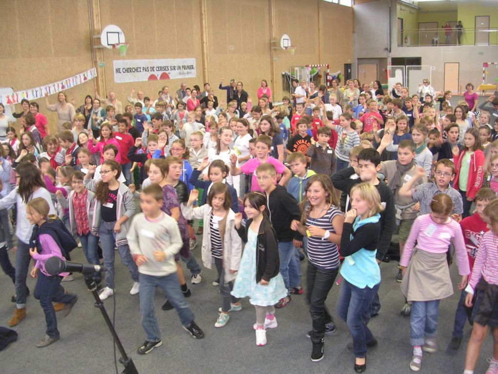 Un Rassemblement de l'Enfance Missionnaire pour les enfants du Doyenné ROUEN NORD et du Plateau de BOOS avec une petite délégation de St Valéry en Caux ! 
Ce fut MERVEILLEUX et beaucoup garderont dans leur coeur le témoignage de ce groupe de la