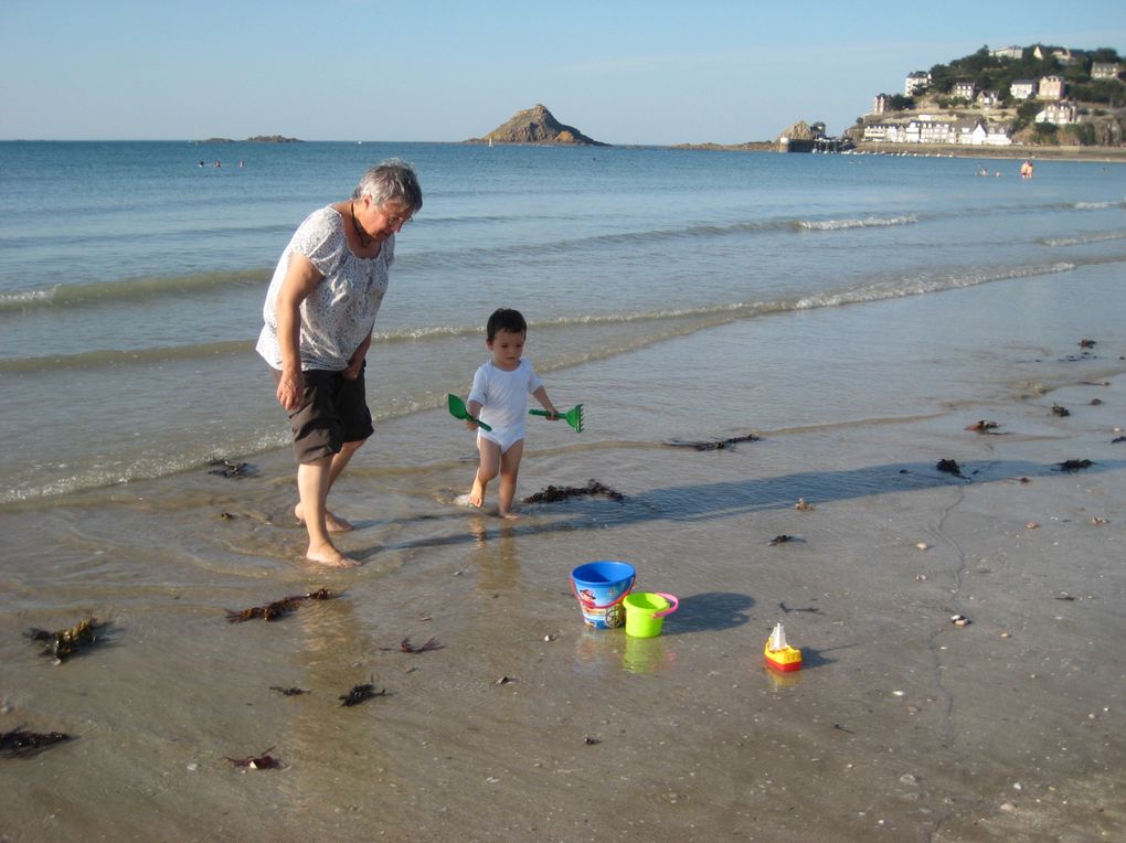 Mamyjo et maman nous ont emmené à la plage avec ma petite sœur. C'était que du bonheur !